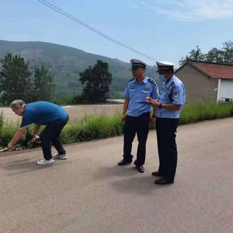 无私奉献铸警魂       甘洒青春保平安