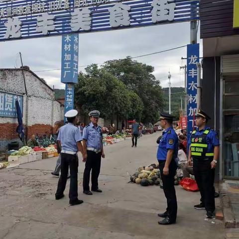 强强联手   共同治理   共创文明城市——金台交警联合执法走进龙丰村