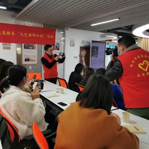 “到人民中去”建德市摄影家协会志愿者摄影小分队带你走进建德市新安江街道党群服务中心