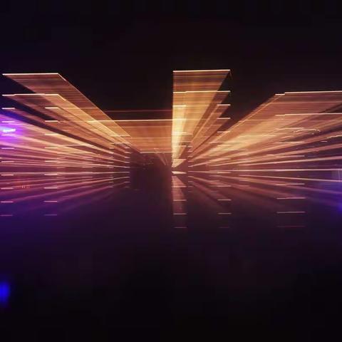 对于夜景有多种拍摄方法，不断学习不断练习不断尝试