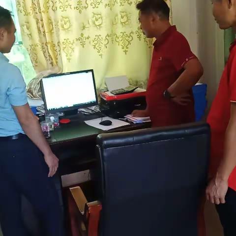 东河镇党委委员、宣传委员黄俊璋同志到土蛮村检查、指导近期工作开展情况