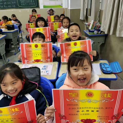 本学期美术社团课，在孩子们的虎年祝福声中完美落幕！