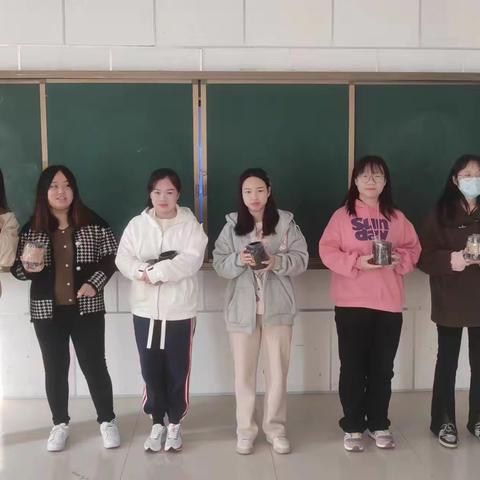 情暖三八节 巾帼绽芳华——严务乡中心小学开展庆祝“三八”妇女节趣味活动