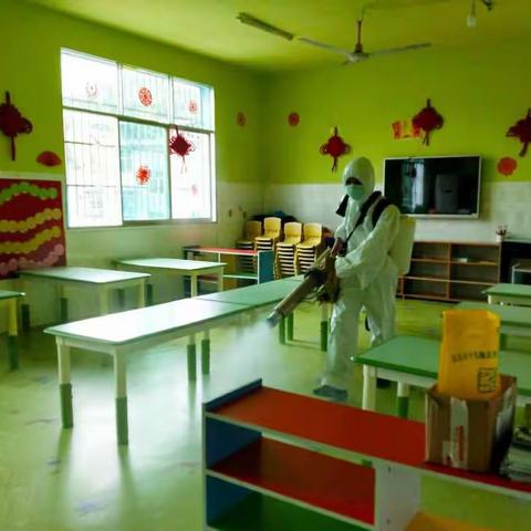 同心协力共同战役康希幼儿园防控消毒工作
