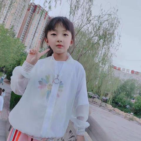 北街小学二年级一班井雅慧"四个一"活动汇报如下：