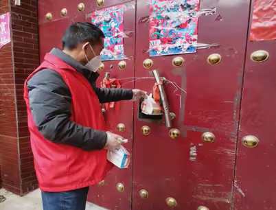 一家三口齐上阵，汝南街道西焦村抗疫“最美风景”