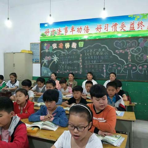 殷都区水冶镇东北街小学--爸爸妈妈和我一起上课