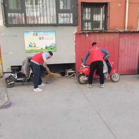 志愿服务进社区   清洁家园暖人心