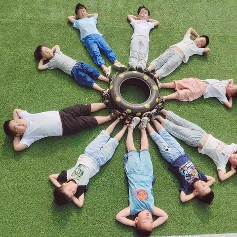 银香国际幼儿园——芽芽二班～科学探究《奇妙的传声筒》