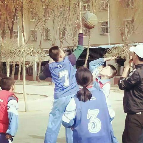 贺兰四小五年级组篮球赛顺利落幕