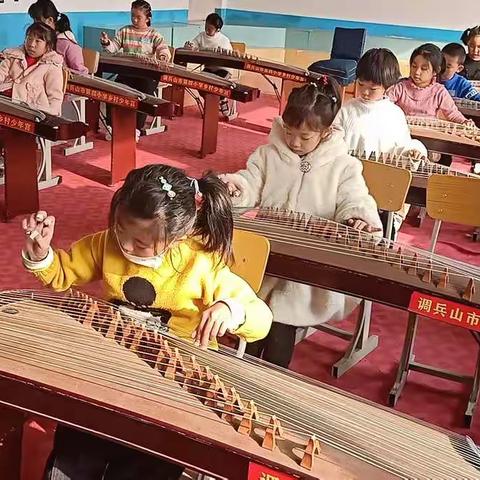 进步很大啊！看看每个小琴手的独奏——