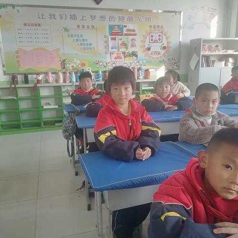 加强国防教育，争做爱国少年——闫庄小学二年级家长进课堂纪实