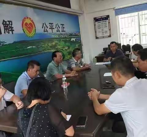 龙华区司法局龙泉司法所召开周工作例会