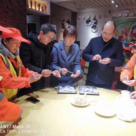 德润环境西一路项目部携手爱心餐馆陪“城市美容师”过冬至