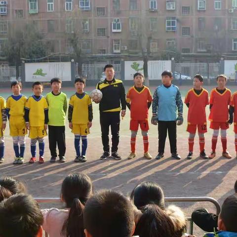 17-18“秦威杯”校园足球联赛A组第一轮在庆华小学进行