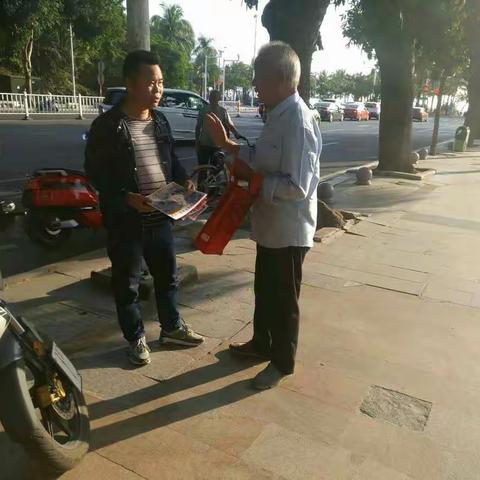 三亚市旅游警察支队天涯大队春节前夕对三亚湾整治散发虚假"一日游"传单非法行为