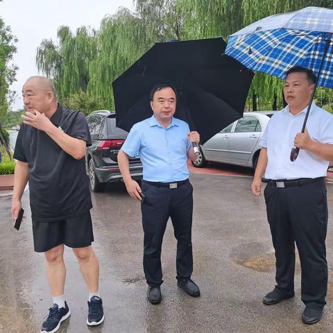 【平阴】县环卫绿化管护中心雨后清淤忙