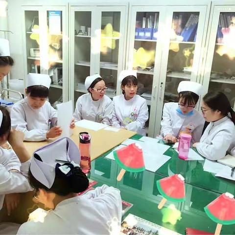 白衣天使护理查房努力提高自己