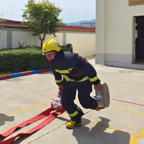 【青春遇见火焰蓝】宝鸡市消防救援支队新消防员集训队组织业务技能训练