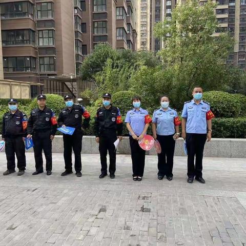 【西安百日行动】土门派出所社区民警李建党联合小区安保人员开展红袖章巡逻工作及反诈宣传