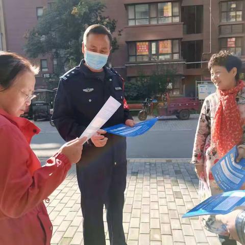 【莲湖平安建设】土门派出所友谊社区民警将反诈宣传进行常态化工作。