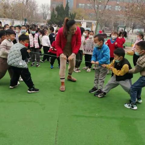 莒县第六实验小学附属幼儿园大三班趣味运动——拔河