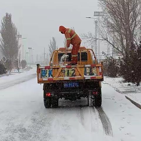 以雪为令－达拉特公路工区积极除雪保畅通