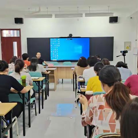 密云区学校科研负责人领导力培训会召开