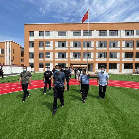 区长解宁元带队检查开学准备工作