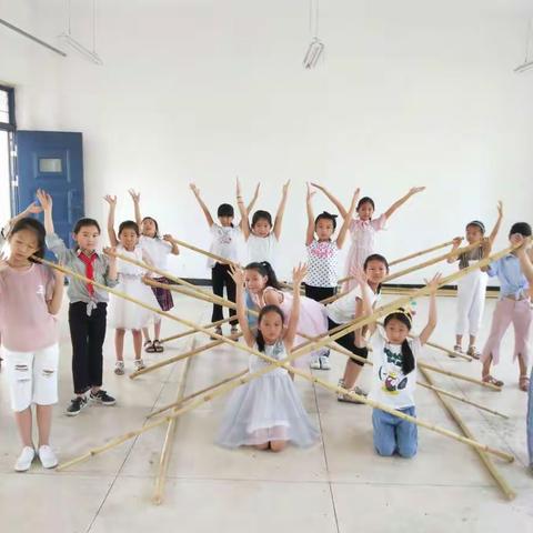 郑州一中教育集团洛阳伊河学校（辅导教师：宋明珍）