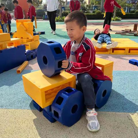 小小积木，搭建精彩世界—里则中心幼儿园大二班搭建活动