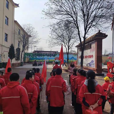 学雷锋  捡垃圾  净环境 ——都沟小学学雷锋活动日活动