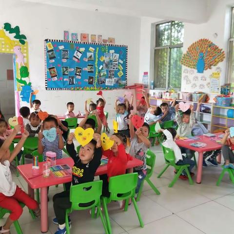 小小节日卡，浓浓尊师意——香城镇中心幼儿园中三班