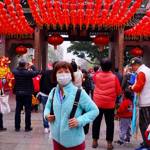 因疫情三年没有行通济了，今年放开，市民过去的热情回来了，行通济。