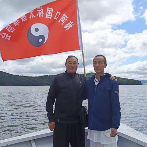 秋高气爽游磨盘湖（上）