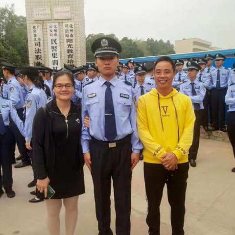 广东化州司法警校今天上午8点。10名学警东莞市公安局特警大队就业。15323066951杨