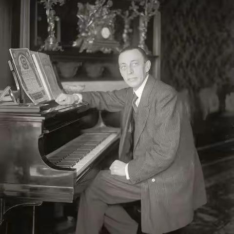 真的是你？——“如歌的行板”与“时光倒流七十年”