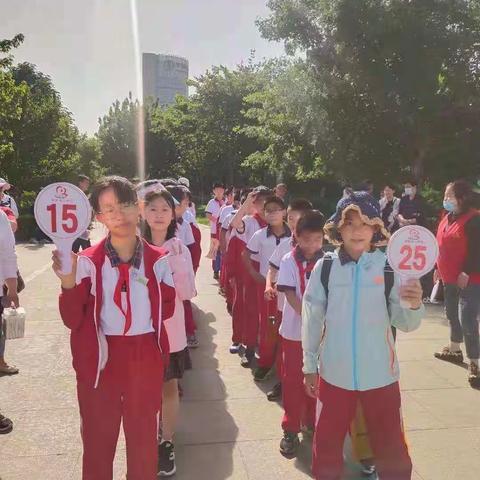 遄台小学向日葵中队“童心向党，慈善捐款活动”