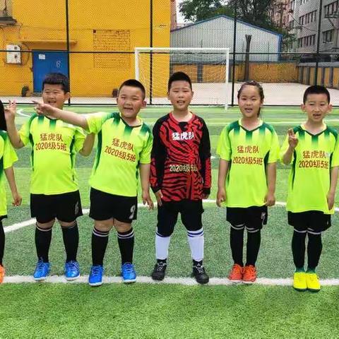 绿茵场的小小少年⚽