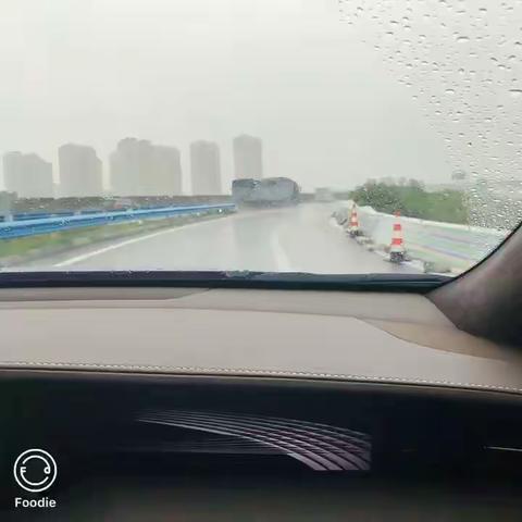 雨 中 情