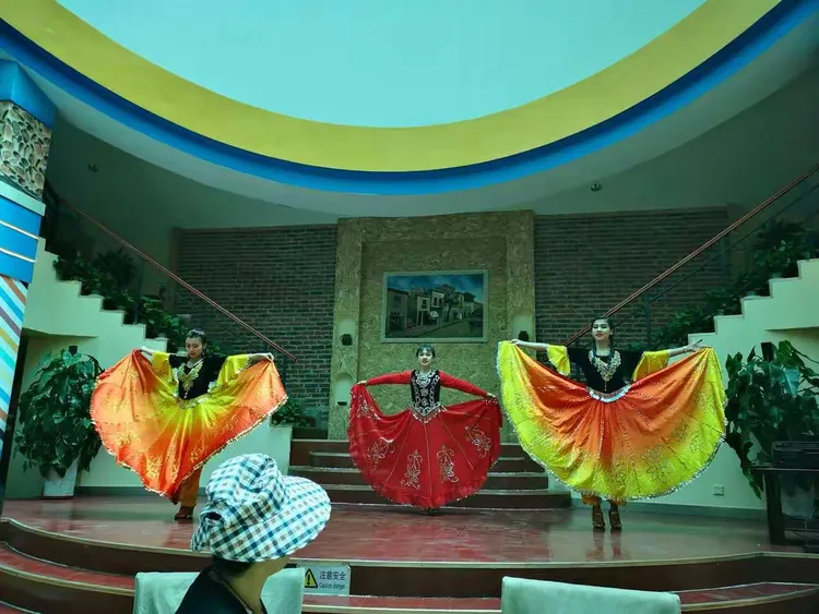 新疆天山天池演出