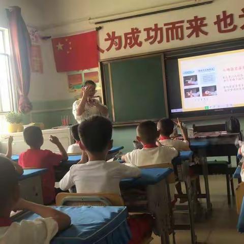 【阳光乌幼🌞】💃 走进小学，感悟成长🙋——        乌加河幼儿园体验小学活动👏🏫