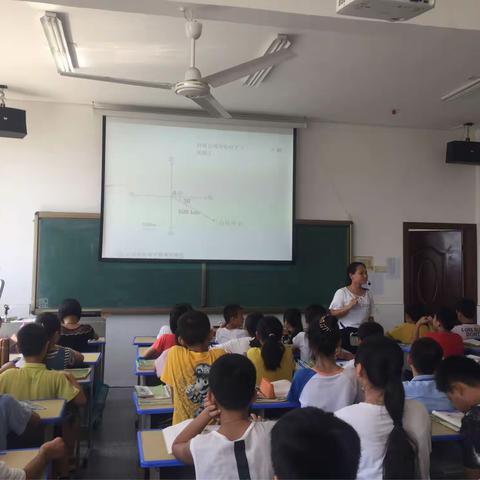 零距离接触原生态课堂——六年级数学组“推门听课”活动有序开展