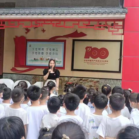 “大手拉小手，提前入小学”             ——新郑市外国语小学幼小衔接活动