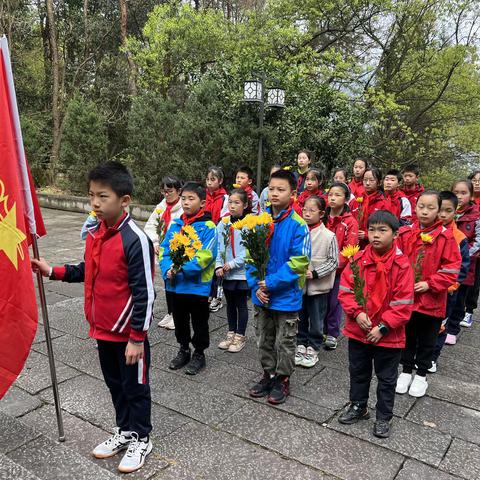 “清明忆先烈，争做好少年”———建德市实验小学清明祭扫活动