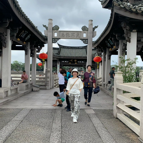 天净沙·江行广济桥