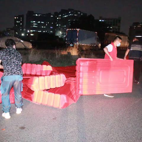 石围社区党群战疫先锋队筑起安全墙