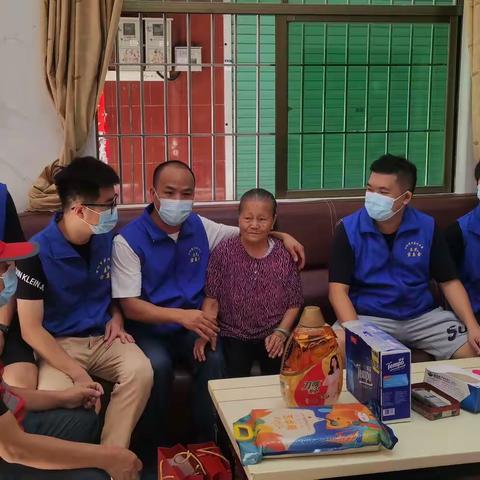 石围麦氏宗亲会携手股份合作公司 同心慰问长者贺中秋