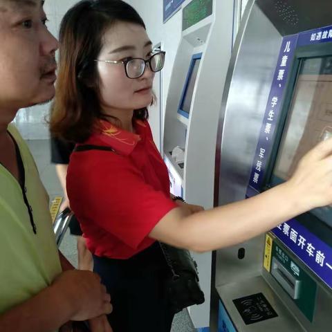 西城区阴阳赵镇中 : 志愿服务 无惧酷暑