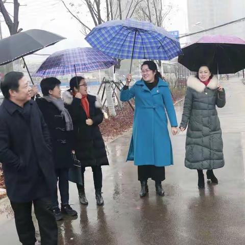 洪山区教育局党委谢展书记一行冒雨莅临武汉市英格中学一分校检查2019年春季开学情况侧记